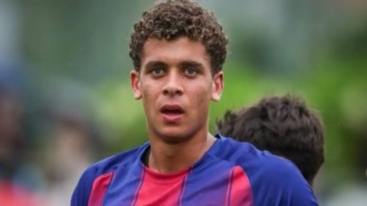برشلونة يعلن تفعيل بند شراء حمزة عبد الكريم من الأهلى